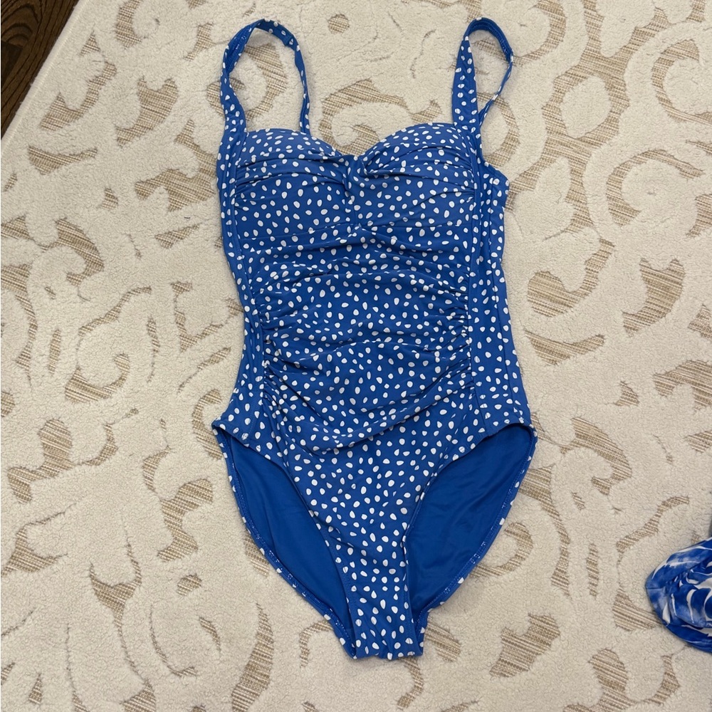 NipTuck - Picture 5 of 6